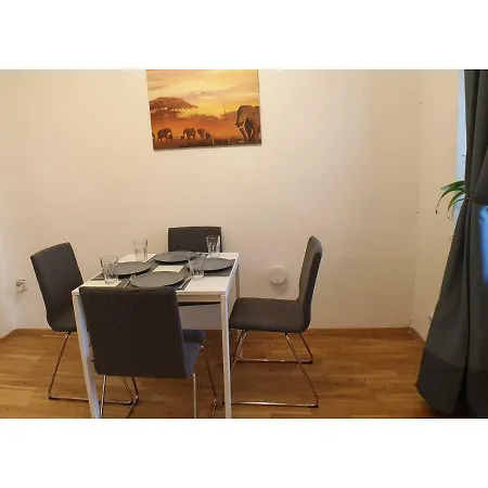 Lend 3 דירה *